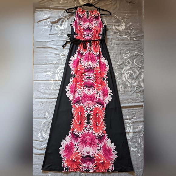 Rick's Maxi Dress - Picture 2 of 10